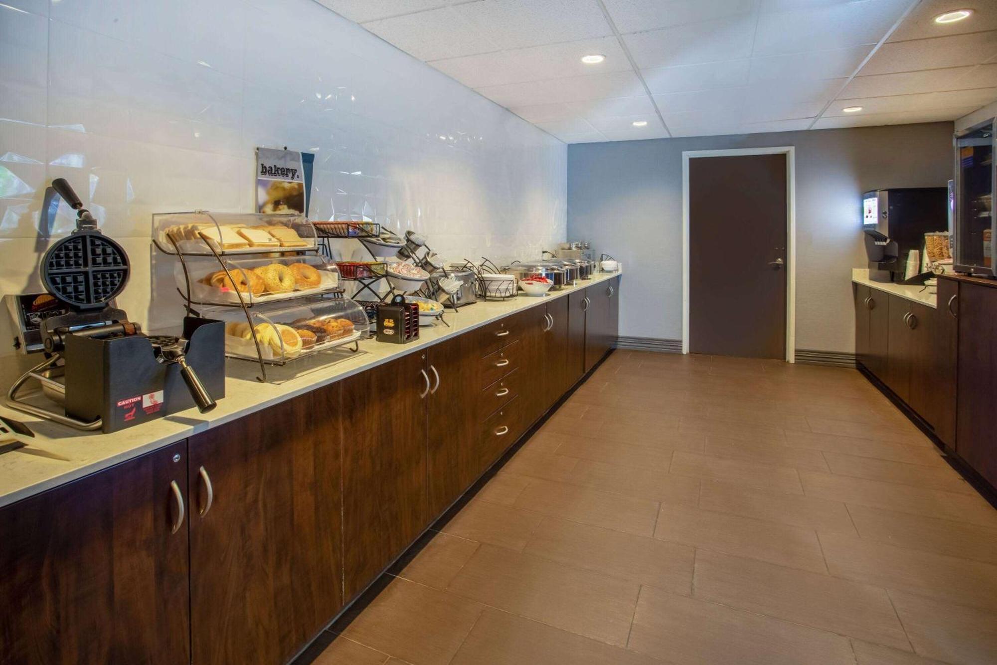 Microtel Inn & Suites By Wyndham - Timmins Extérieur photo